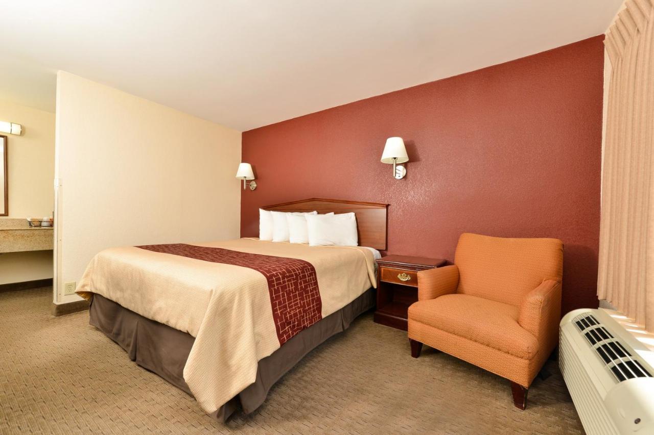 Red Roof Inn Dalton Esterno foto